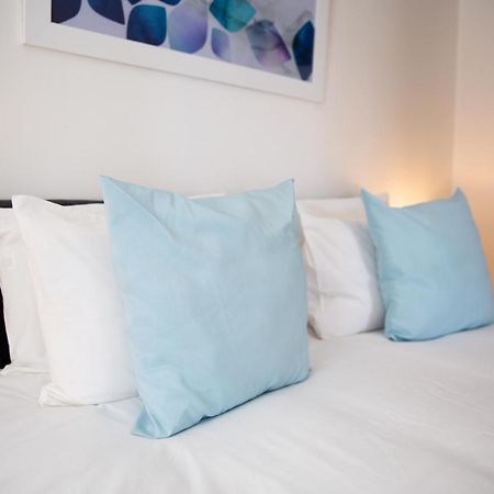 Velvet 1-Bedroom Apartment, Clockhouse, Hoddesdon Eksteriør billede
