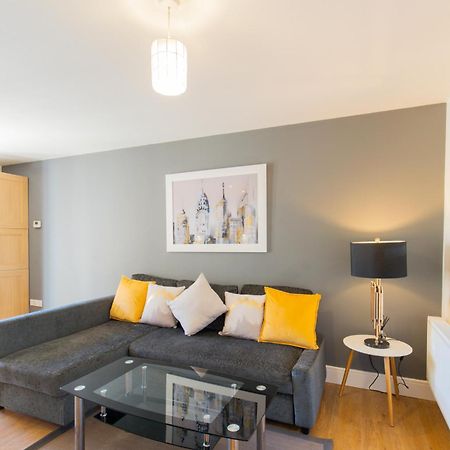 Velvet 1-Bedroom Apartment, Clockhouse, Hoddesdon Eksteriør billede
